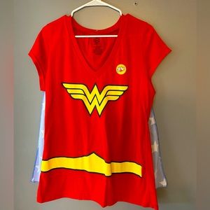 5 for $25 🎉    Wonder Woman t-shirt with cape